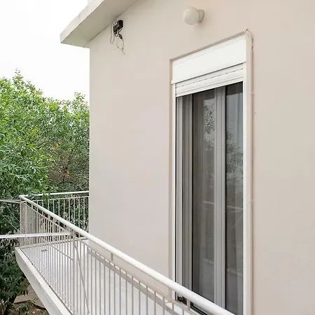 Classy & Spacious Flat Apartmán
